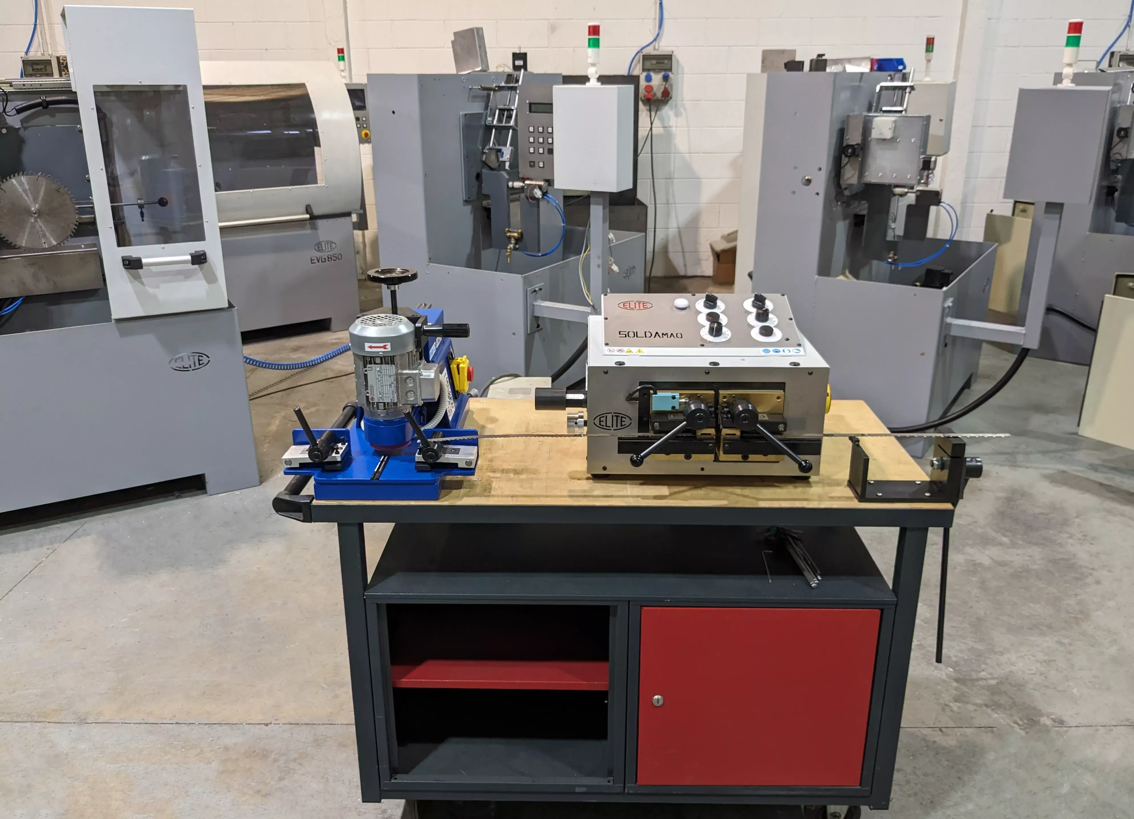 SALDATURA DI SEGHE A NASTRO STRETTO PER METALLI